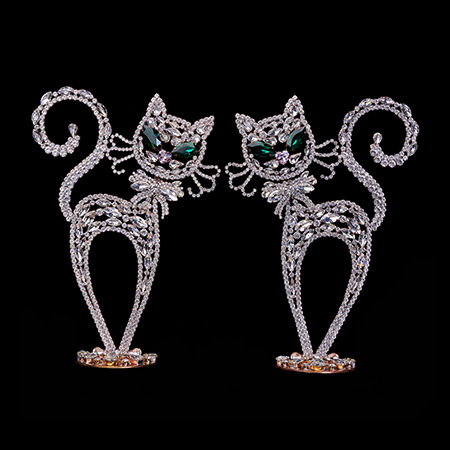 Rhinestones twin cats decoration handmade from clear crystals.