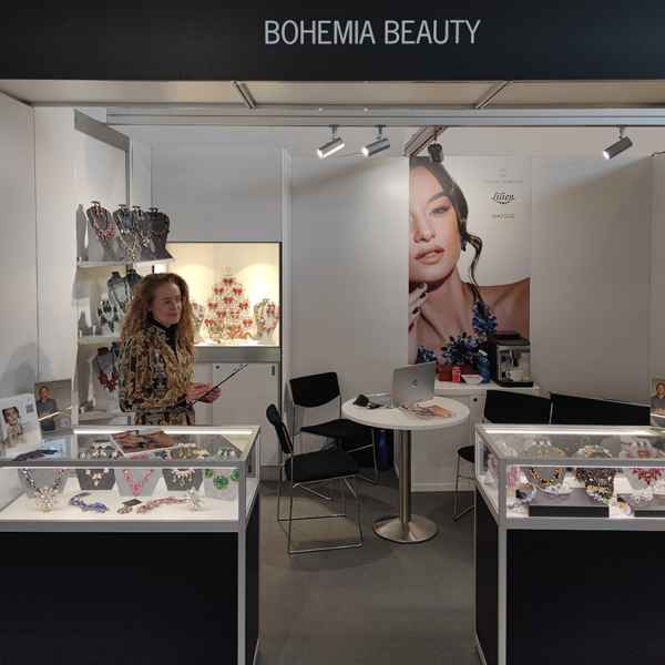 Display showcases featuring luxury necklace sets from Czech Jewelry, Lilien, and Bohemia Beauty