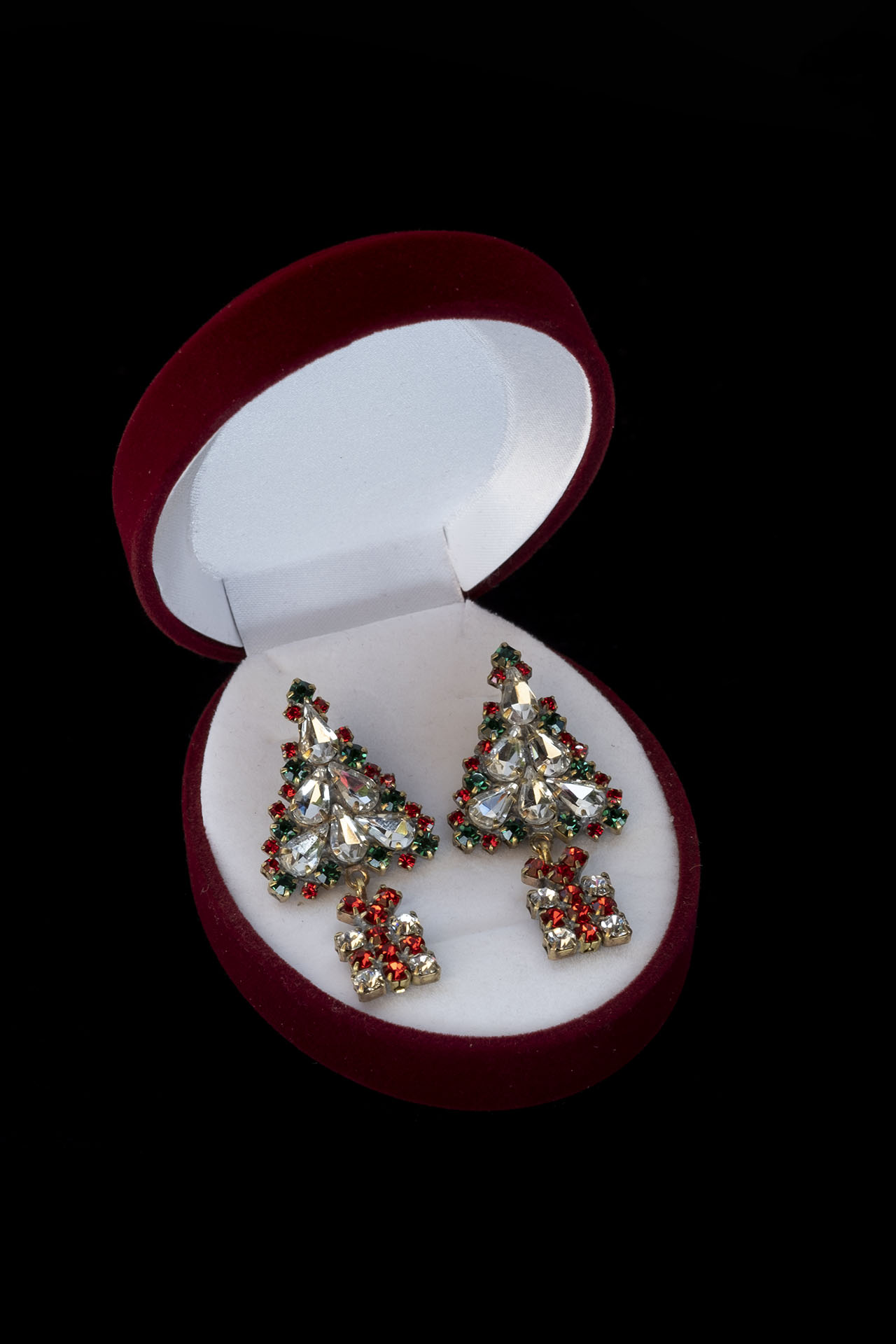 Rhinestone Christmas tree stud earrings with hanging gift