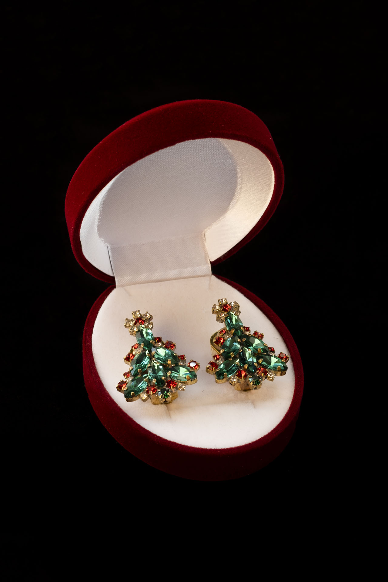 Festive clip-on earrings handcrafted with coloured Crystal