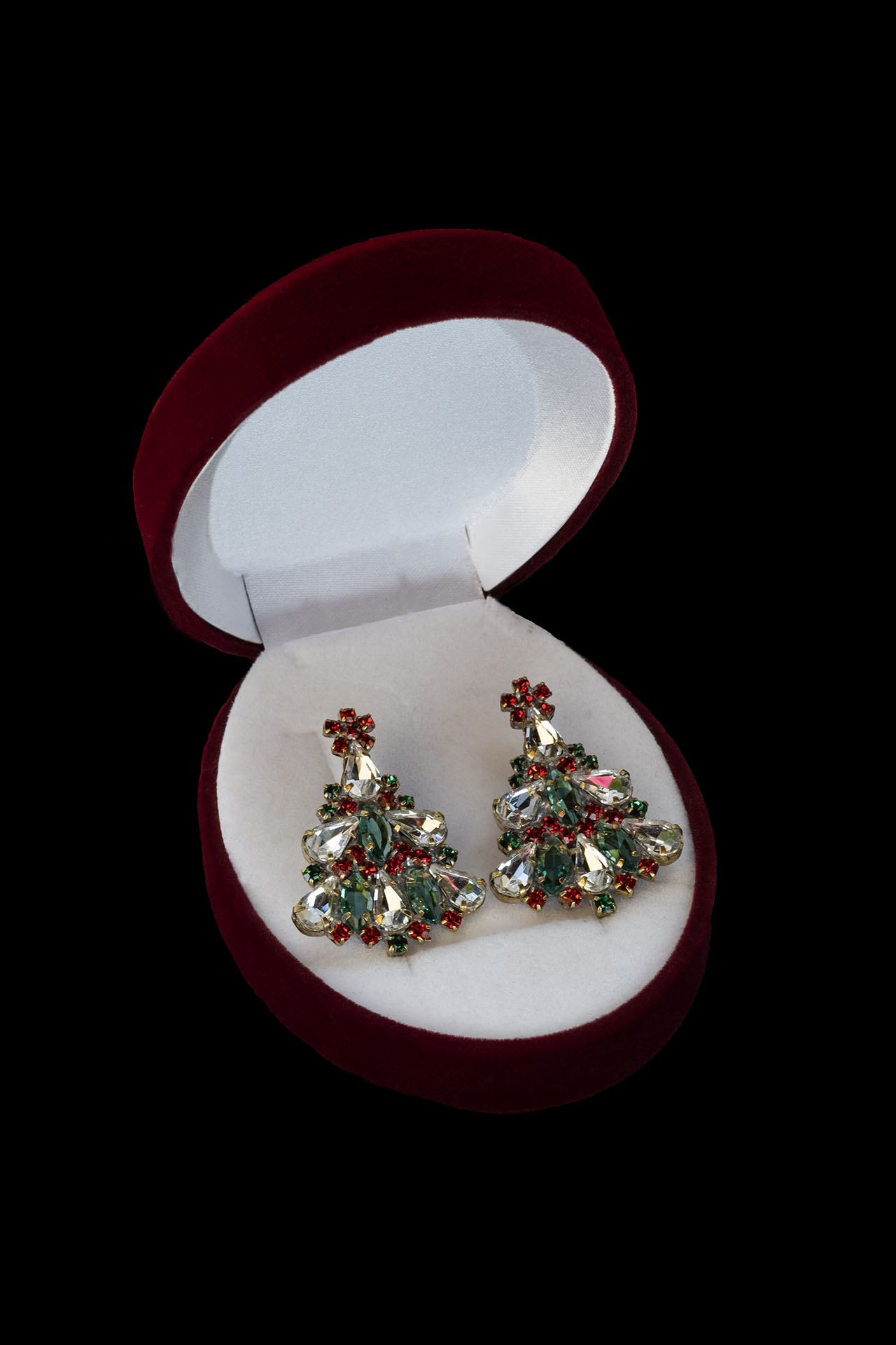 The magnificent star-topped Christmas tree stud earrings