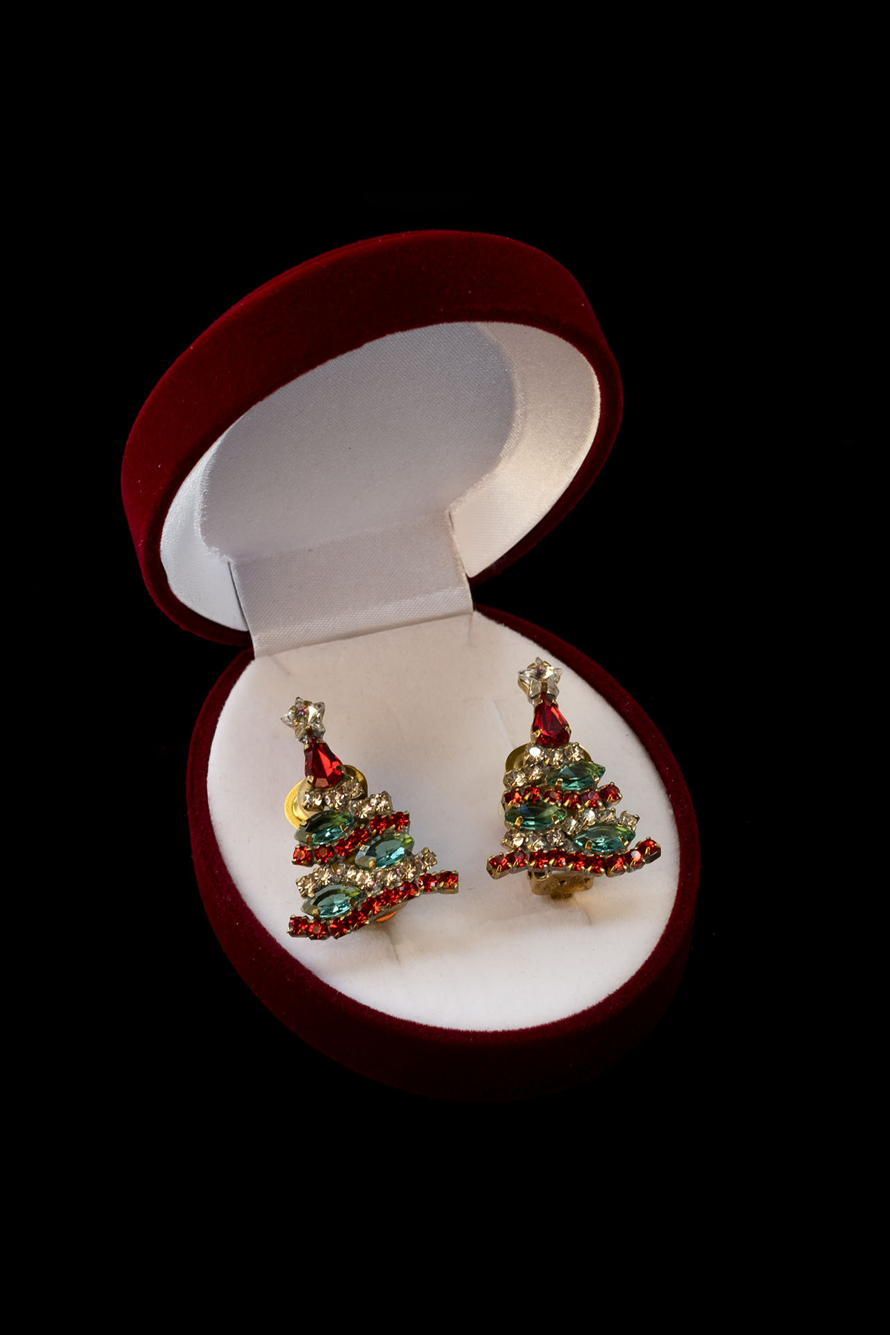 Delicate Christmas tree clip-on earrings with rhinestones