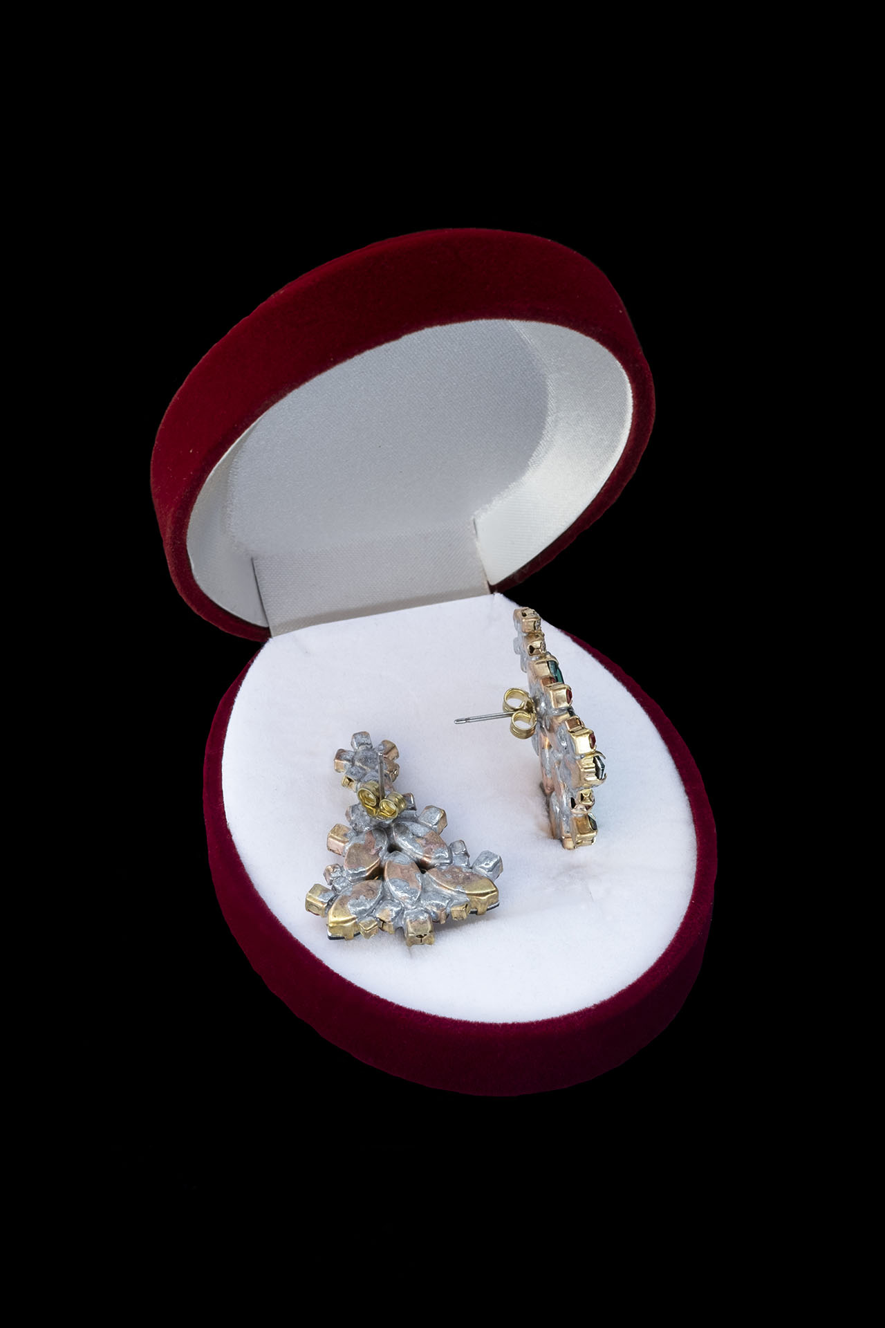 Delicate Christmas tree stud earrings with rhinestones