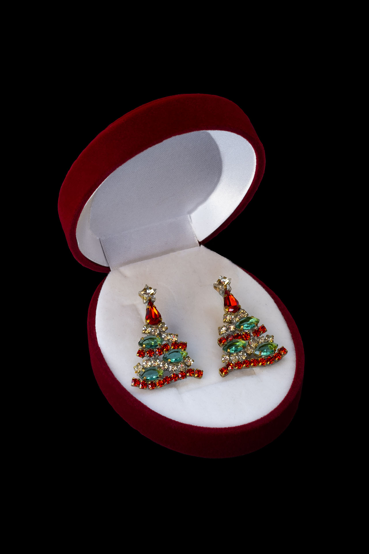 Delicate Christmas tree stud earrings with rhinestones
