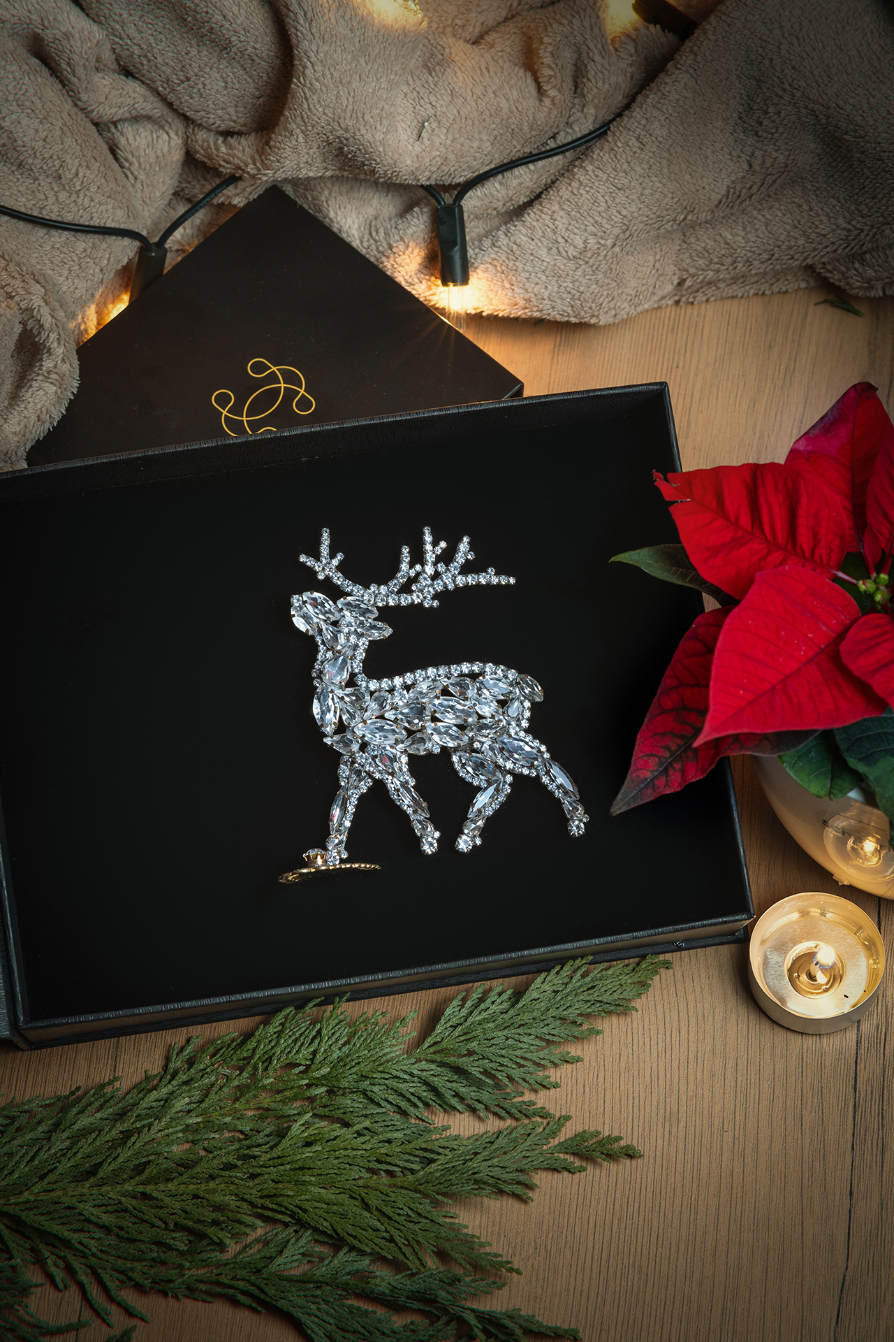 Dashing reindeer - christmas decoration with clear rhinestones