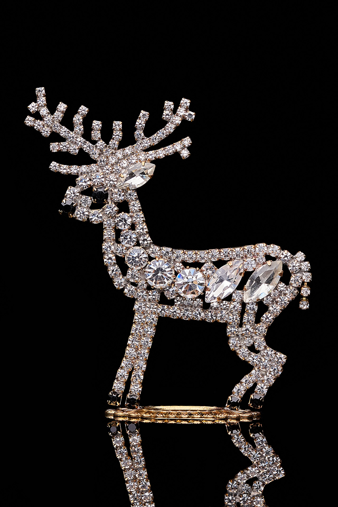 Twinkling reindeer - left facing tabletop Christmas decoration