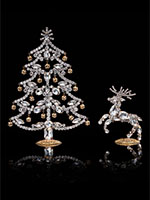 christmas-tree-with-clear-crystals-and-reindeer