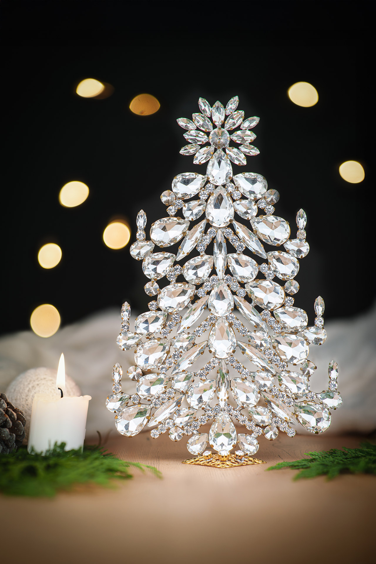 Festive tabletop crystal christmas tree - Topped with beautifully christmas star