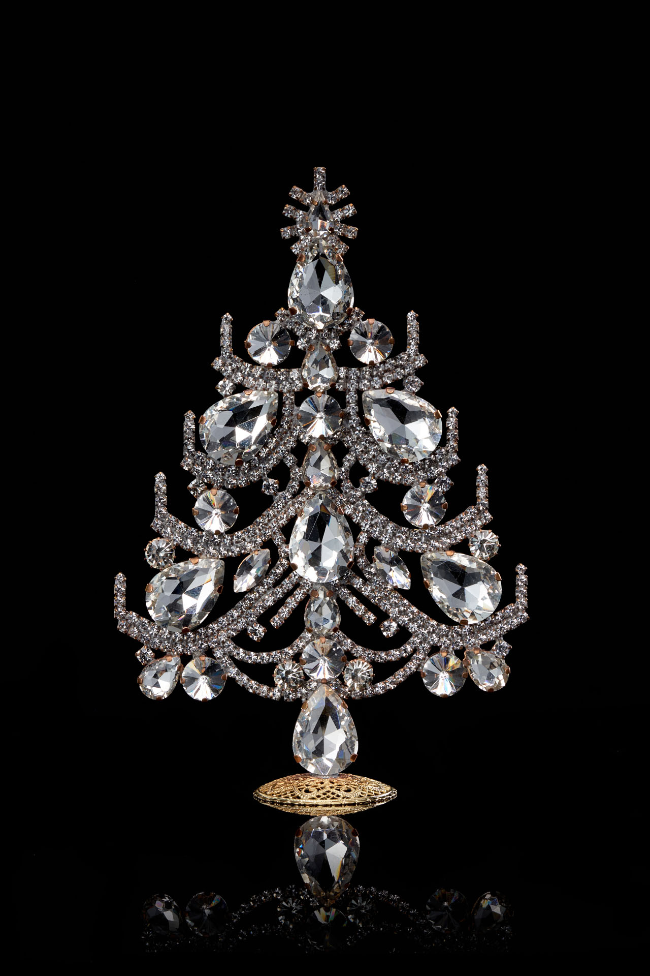 Charming handcrafted Xmas tree - with Christmas crystals ornaments