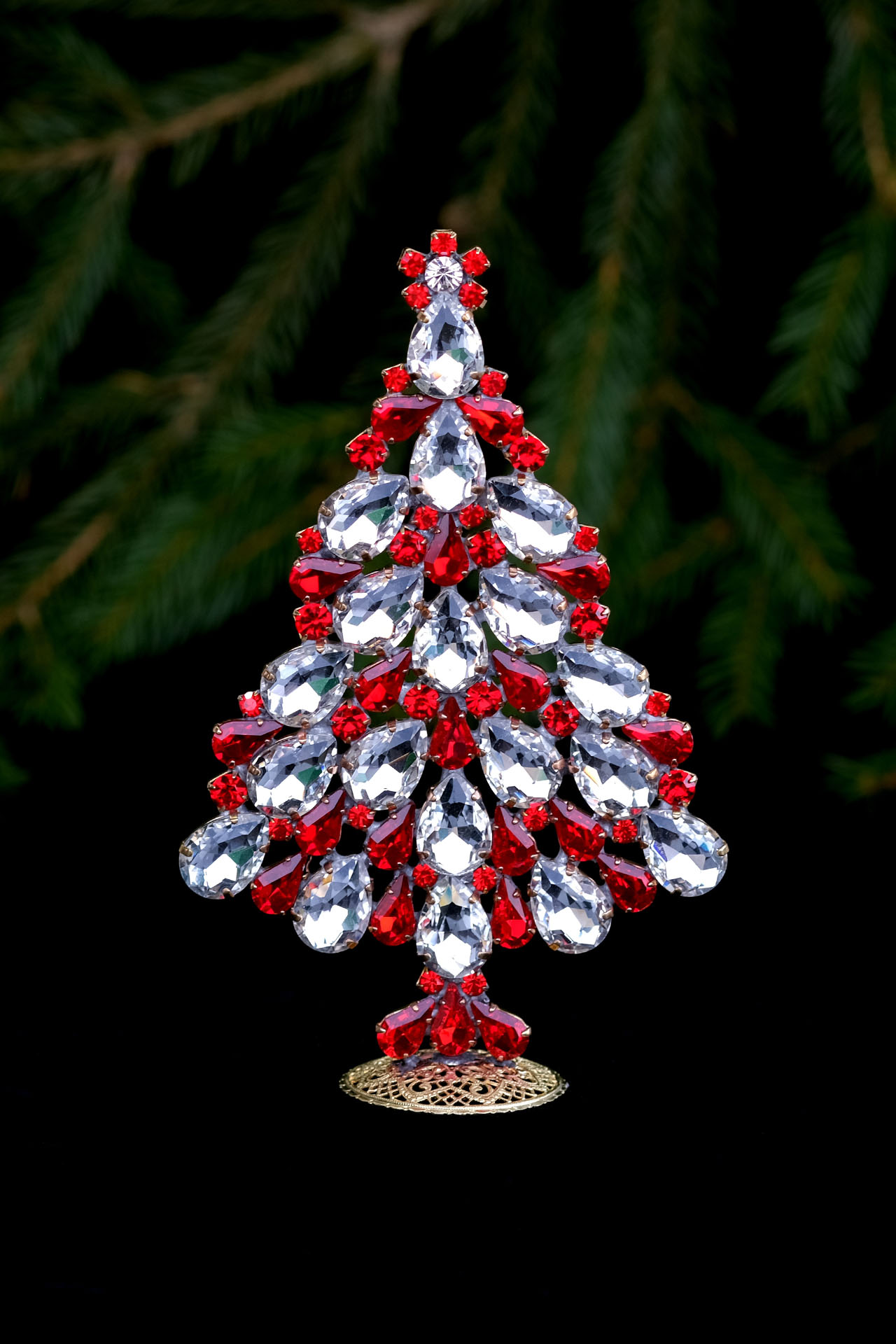 Delightful Xmas tree, handcrafted with red crystals