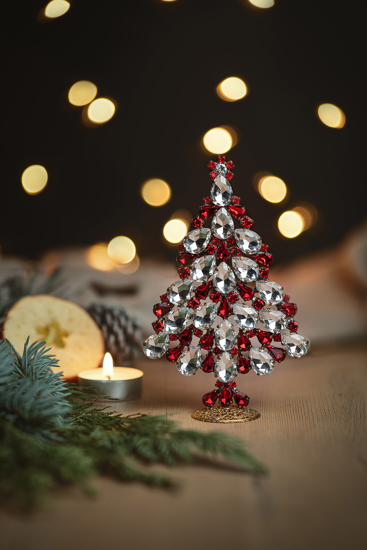 Delightful Xmas tree, handcrafted with red crystals