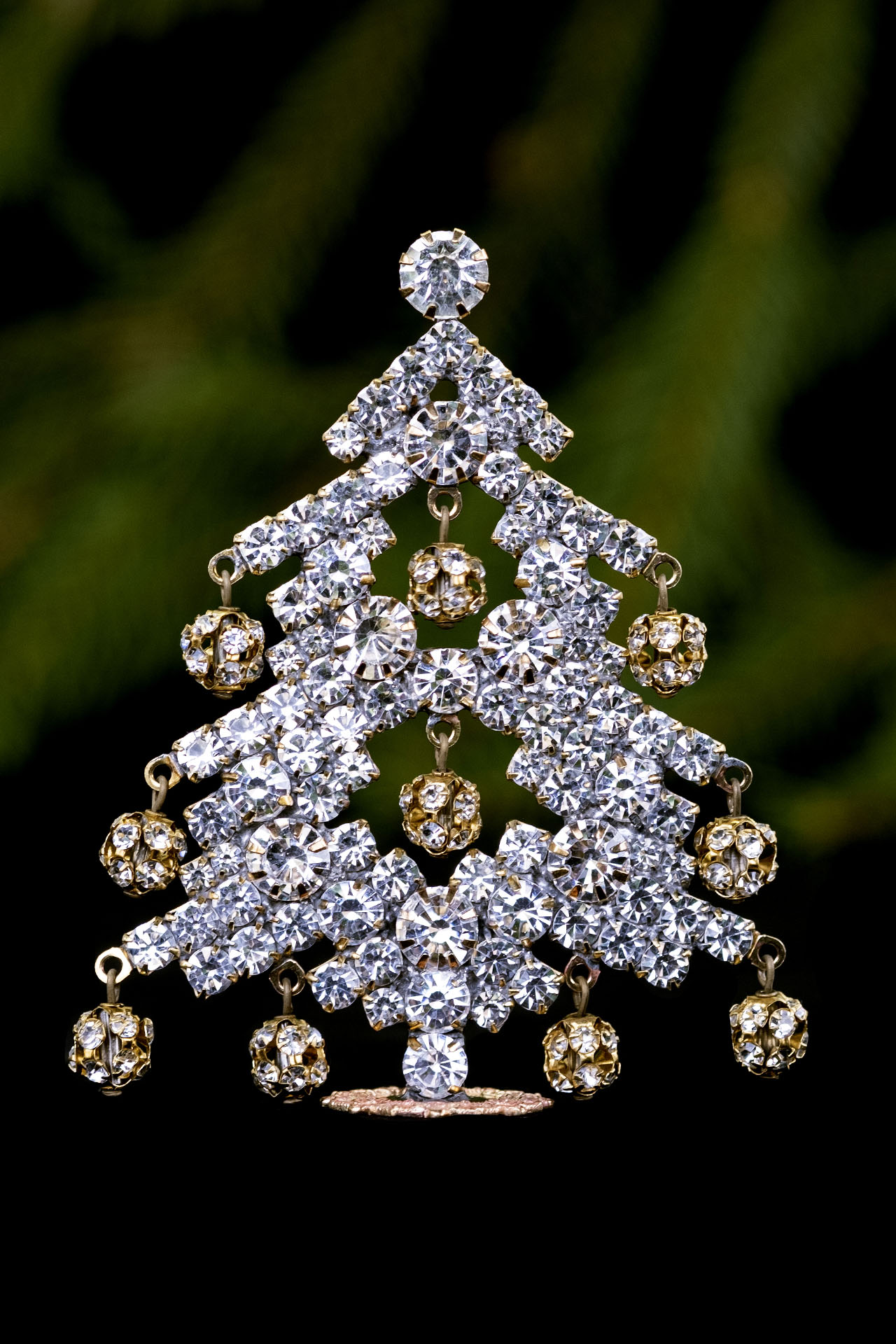 Dainty Dazzling Xmas Tree, handcrafted decoration ornaments