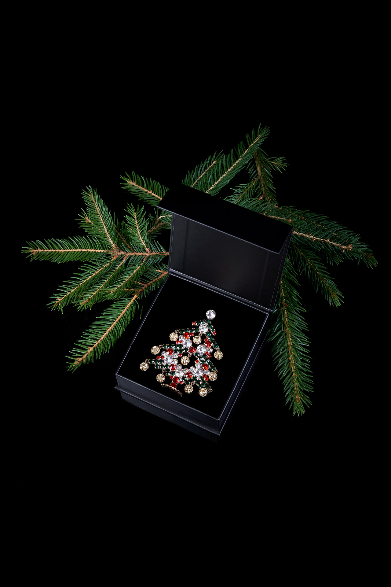 Dainty Dazzling Xmas Tree, handcrafted decoration ornaments