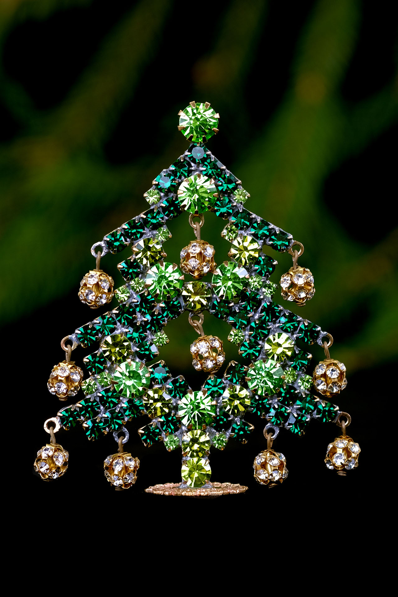 Dainty Dazzling Xmas Tree, handcrafted decoration ornaments