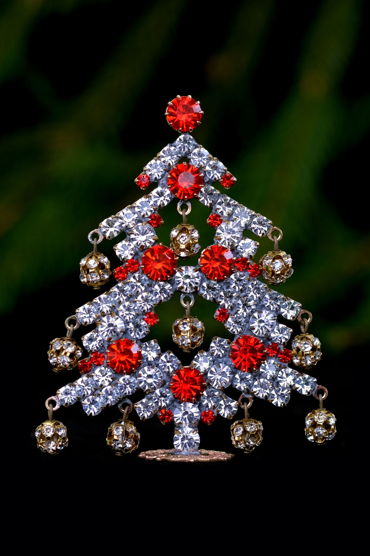 Dainty Dazzling Xmas Tree, handcrafted decoration ornaments