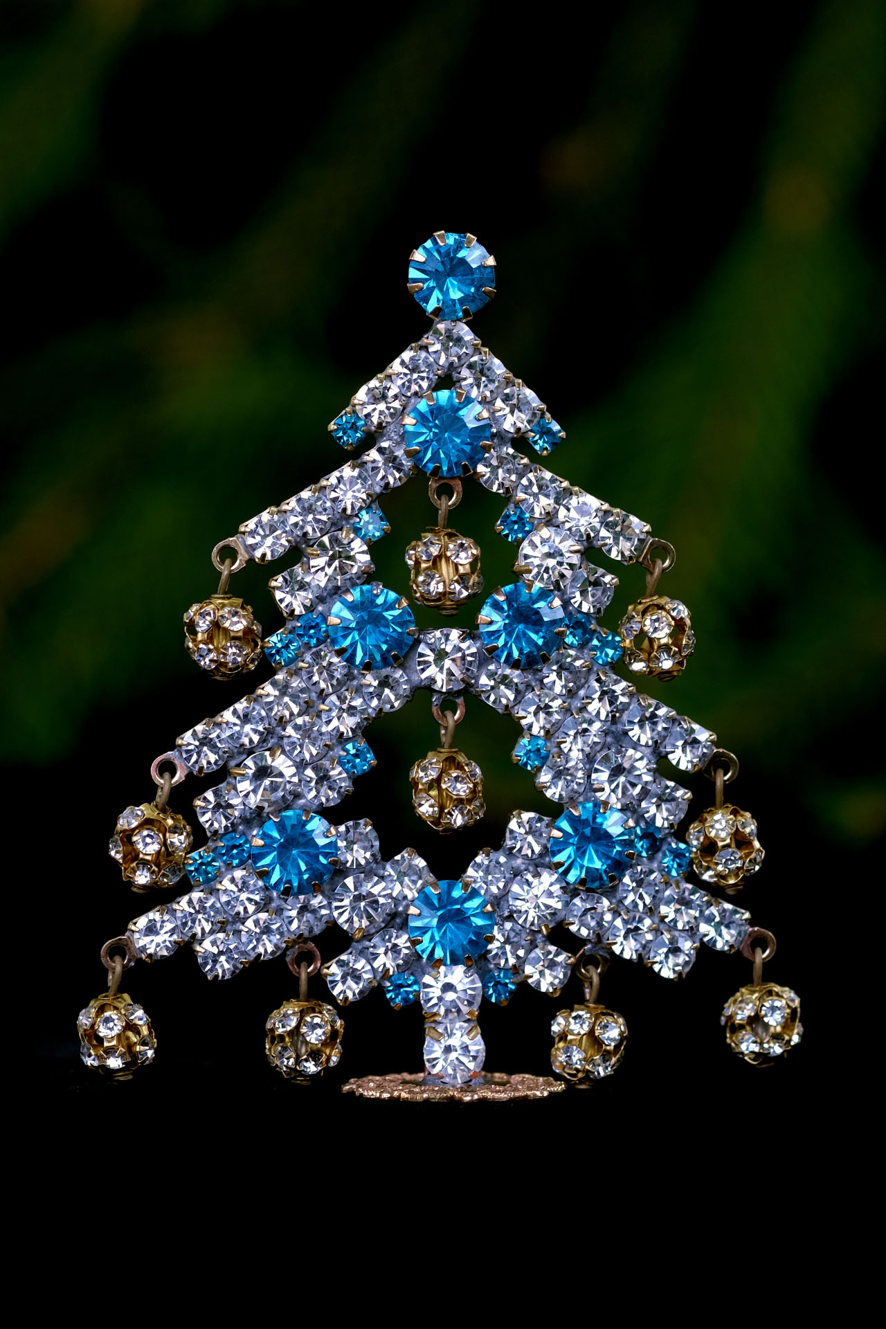 Dainty Dazzling Xmas Tree, handcrafted decoration ornaments