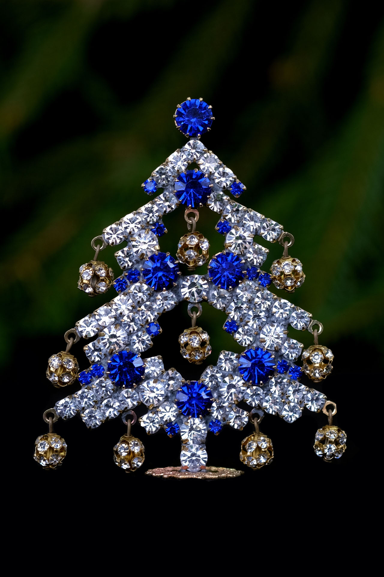 Dainty Dazzling Xmas Tree, handcrafted decoration ornaments