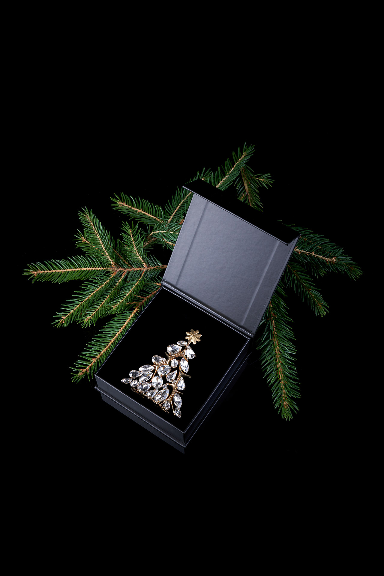Impressive handcrafted glitzy gold table top Christmas tree.