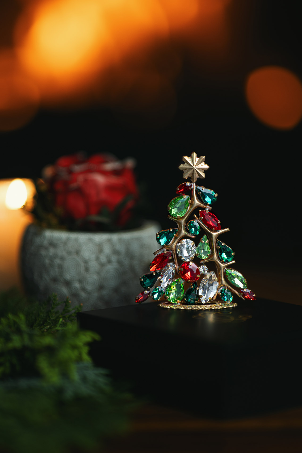 Impressive handcrafted glitzy gold table top Christmas tree
