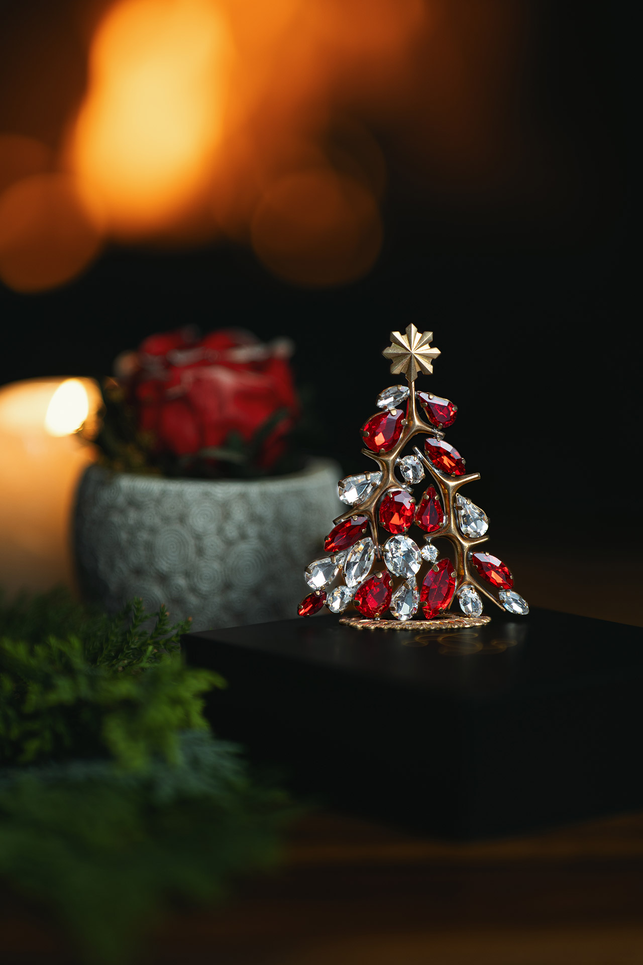 Impressive handcrafted glitzy gold table top Christmas tree