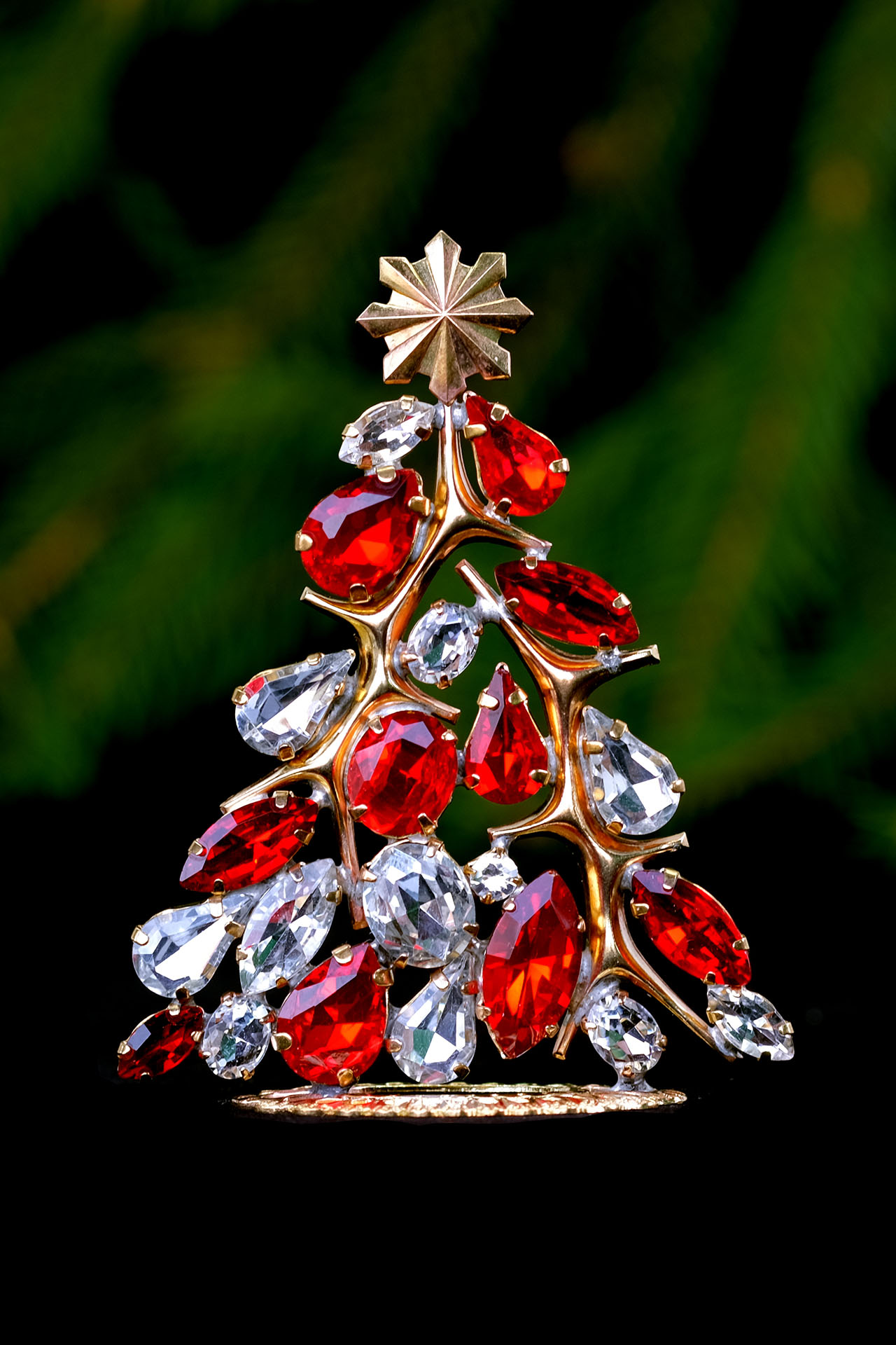Impressive handcrafted glitzy gold table top Christmas tree