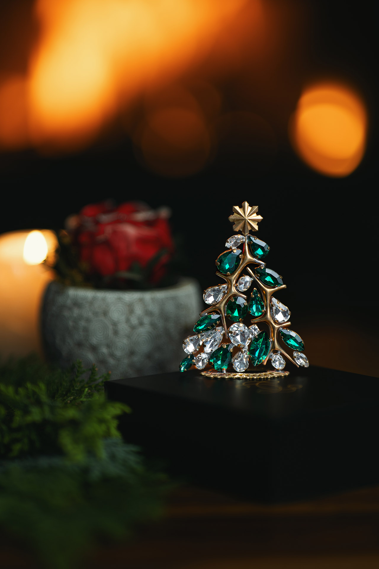 Impressive handcrafted glitzy gold table top Christmas tree