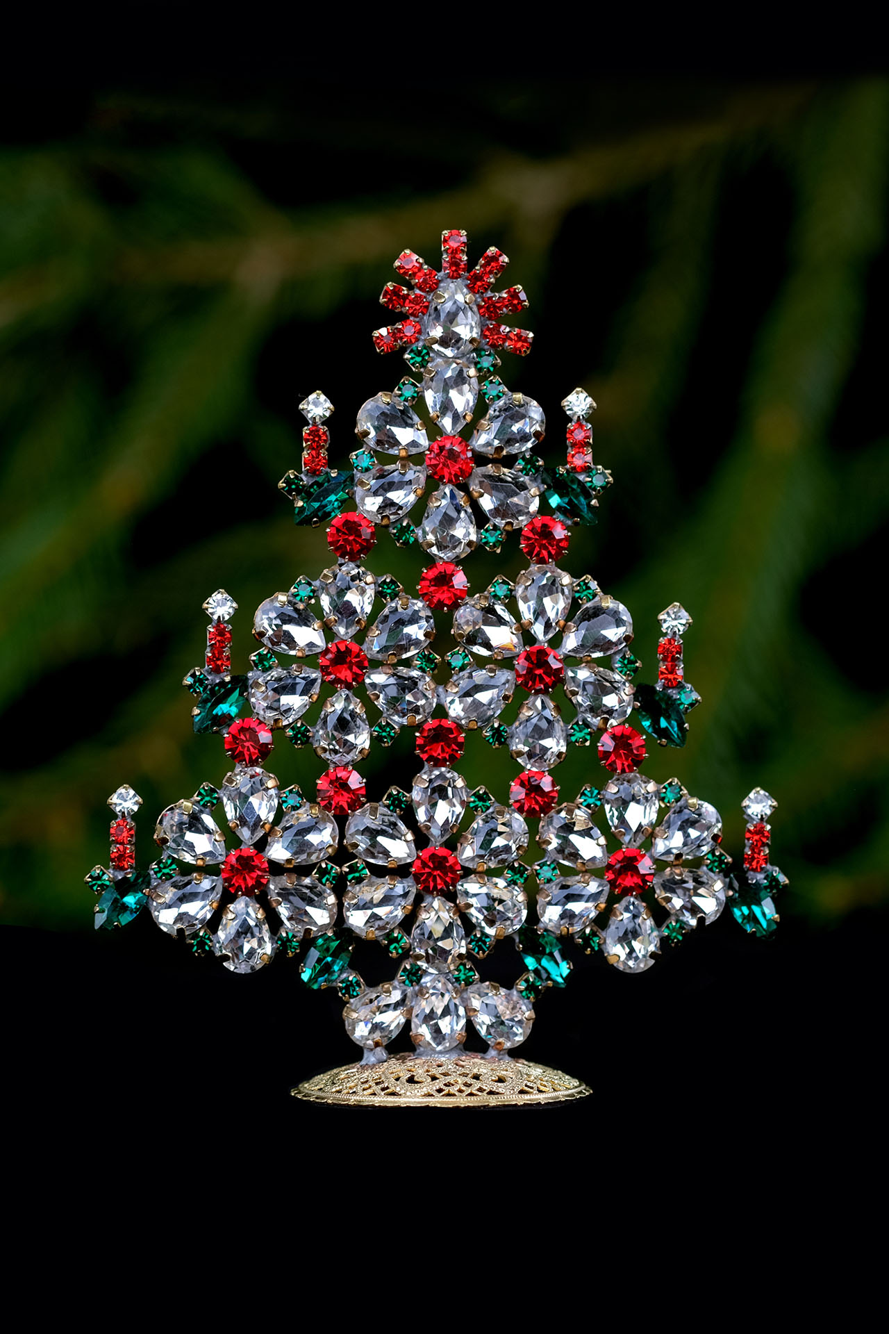 Flowery Christmas Tree, boasting beautiful tree decorations.