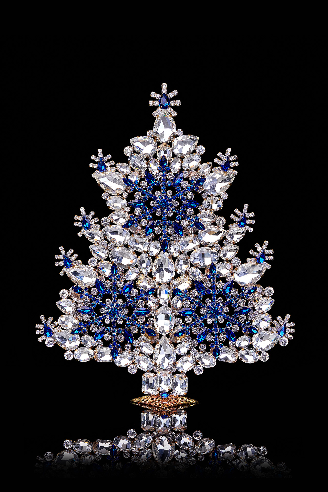 Handmade tabletop Christmas tree  with 3 majestic snowflakes