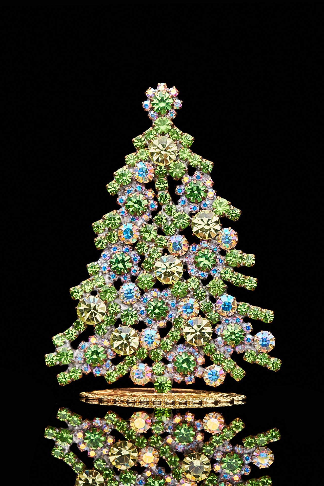 Luminous Christmas tree handmade with light green rhinestones