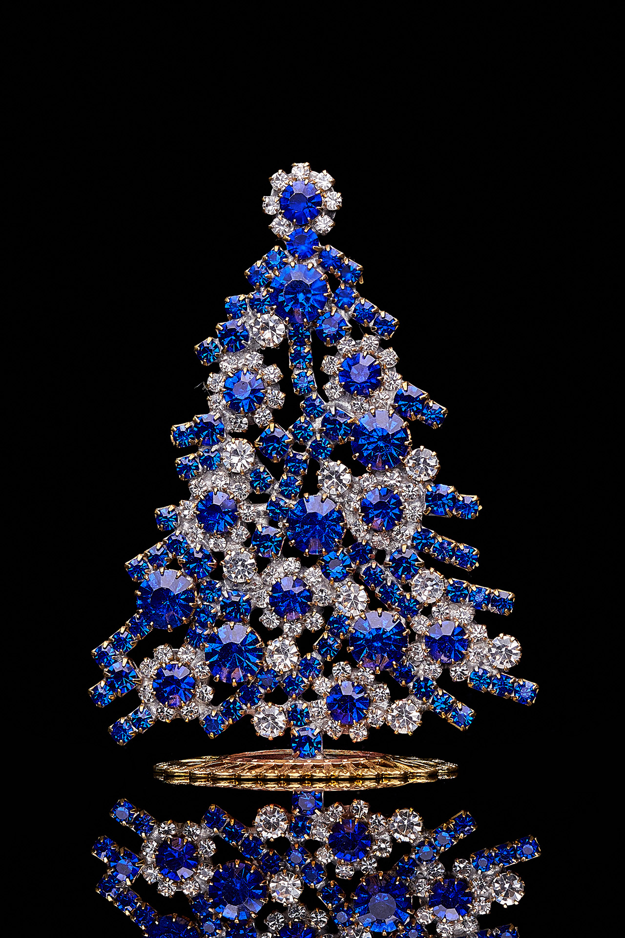 Luminous Christmas tree handmade with blue rhinestones