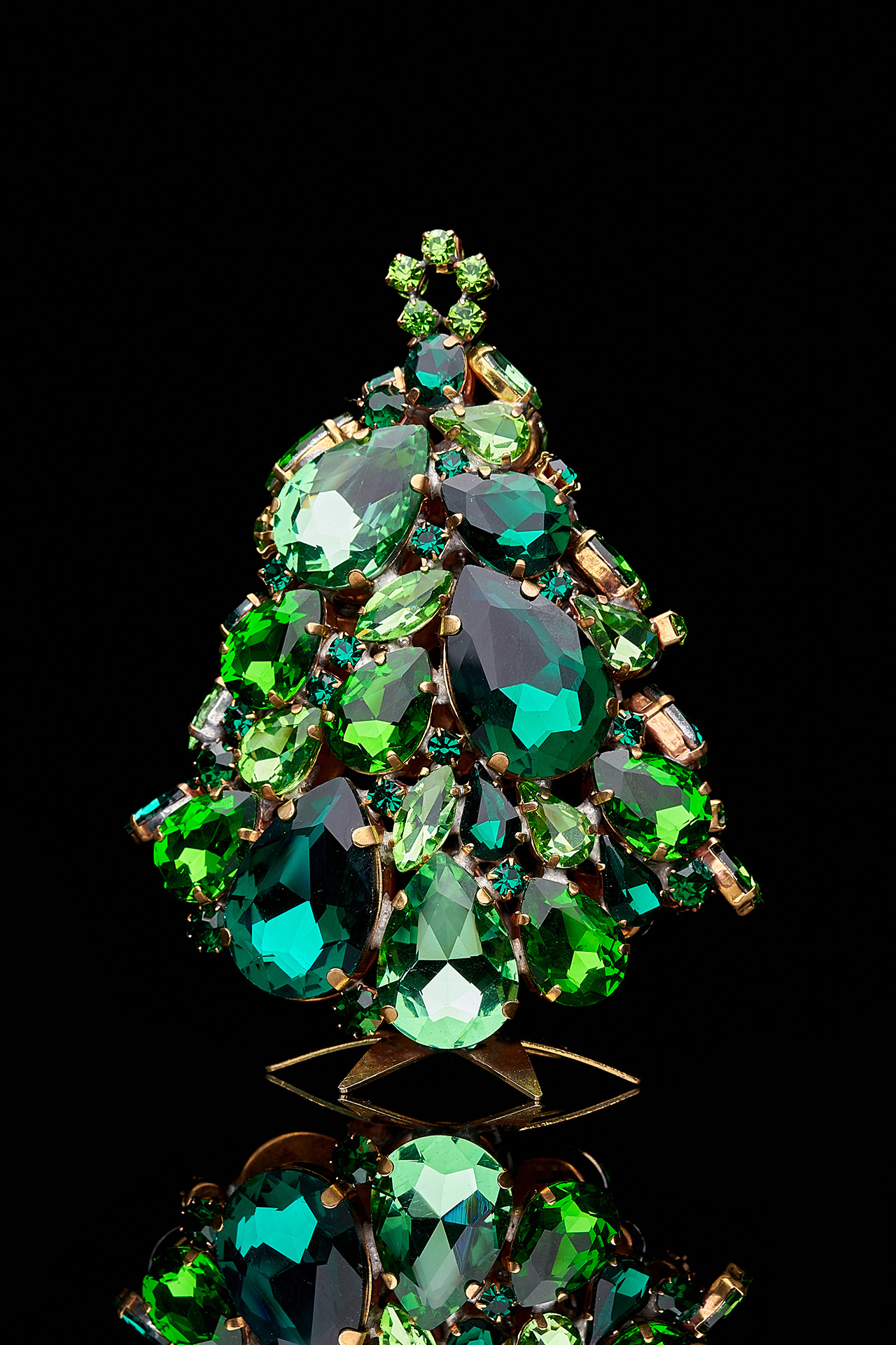 Vintage 3D Christmas tree Glitzy Gleam from green rhinestones