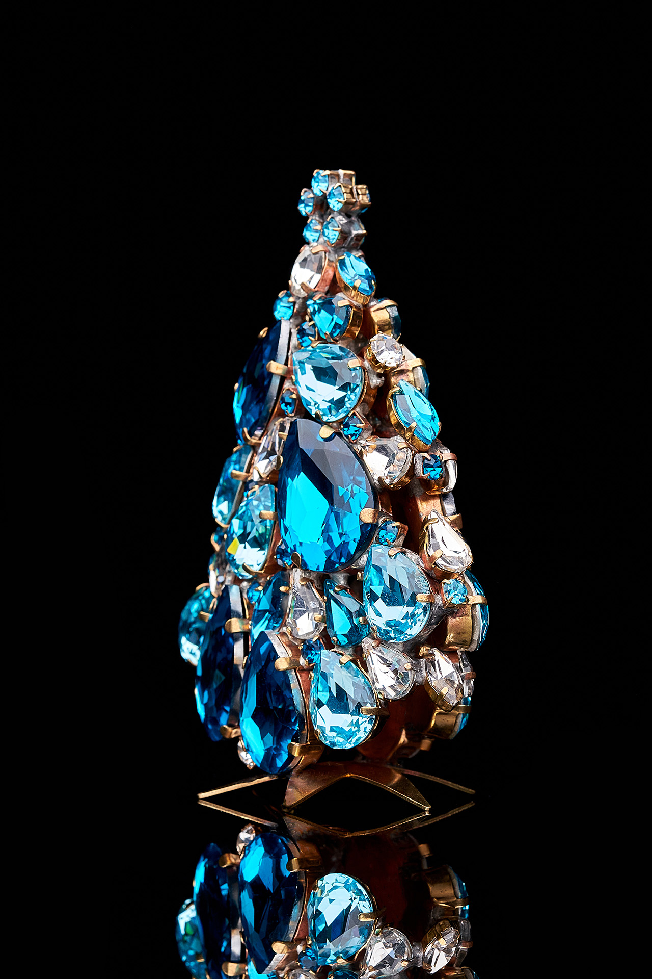 Vintage 3D Christmas tree Glitzy Gleam from blue rhinestones