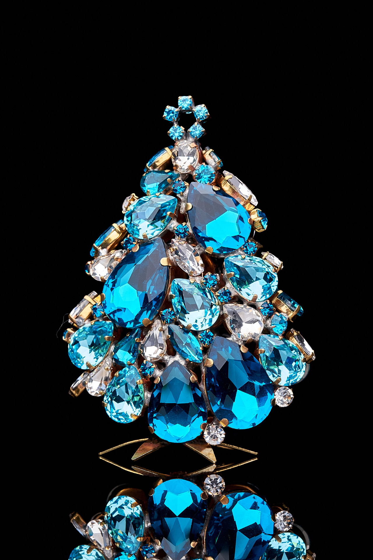 Vintage 3D Christmas tree Glitzy Gleam from blue rhinestones