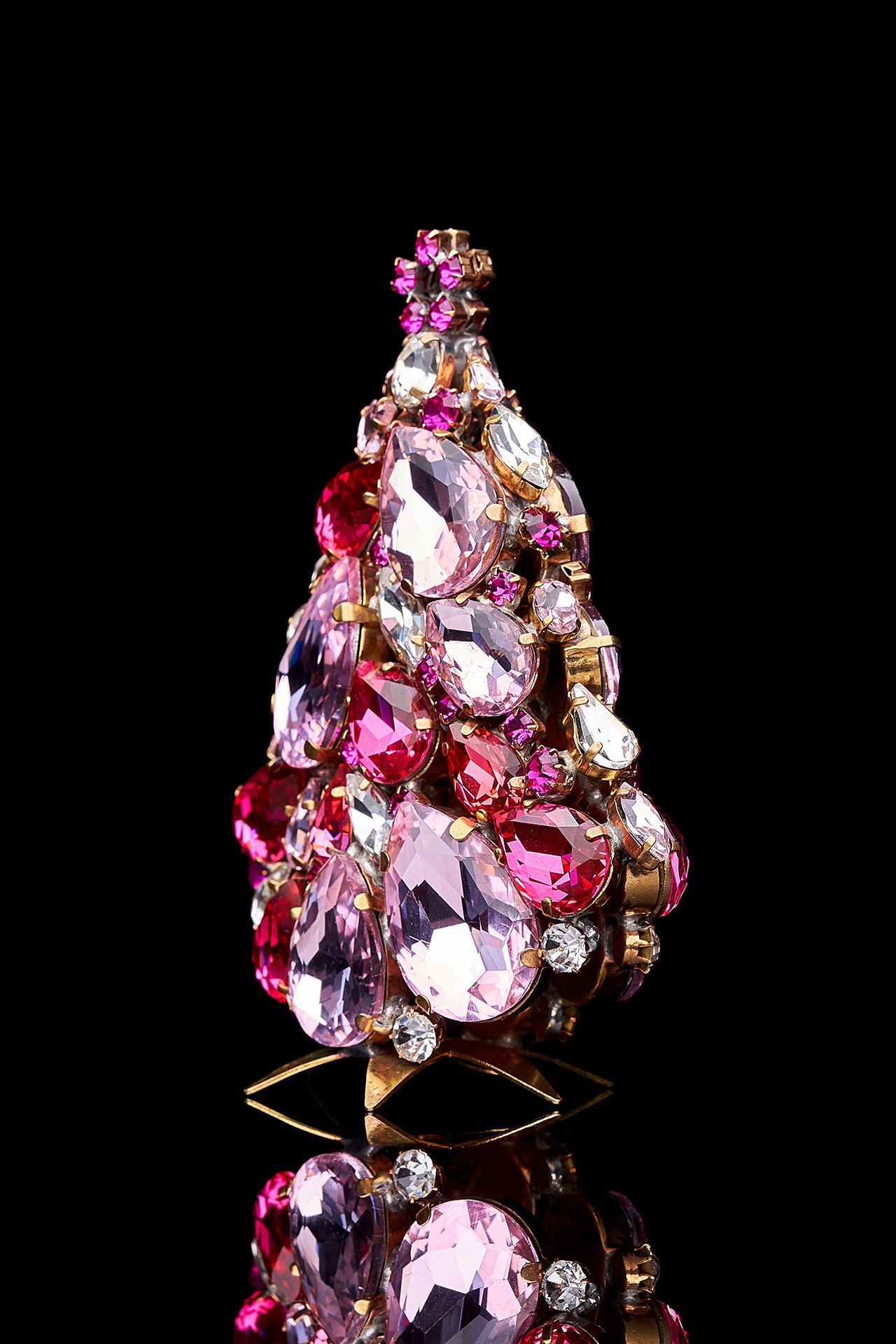 Vintage 3D Christmas tree Glitzy Gleam from pink rhinestones
