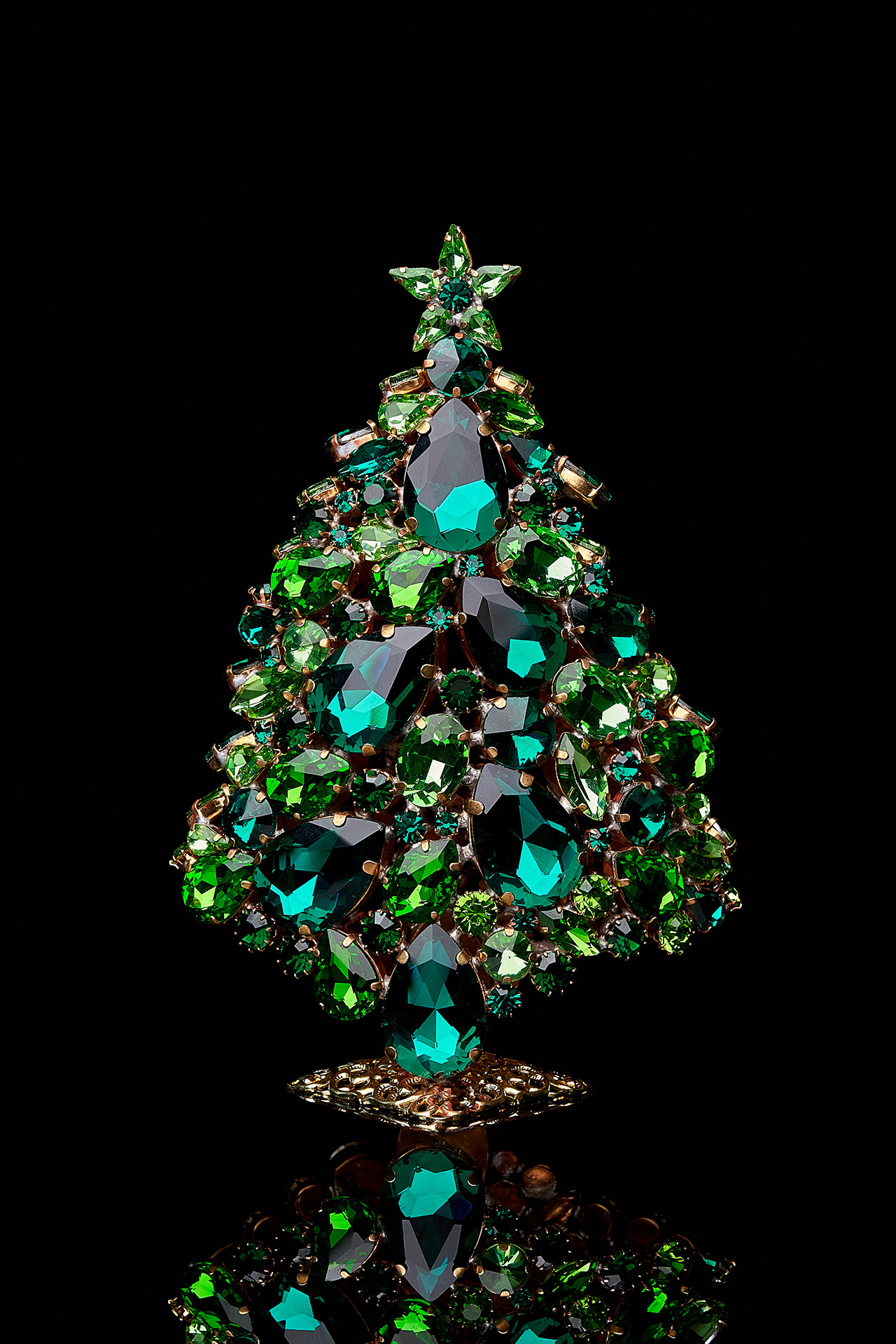 Czech handmade magical 3D Christmas tree in green rhinestones