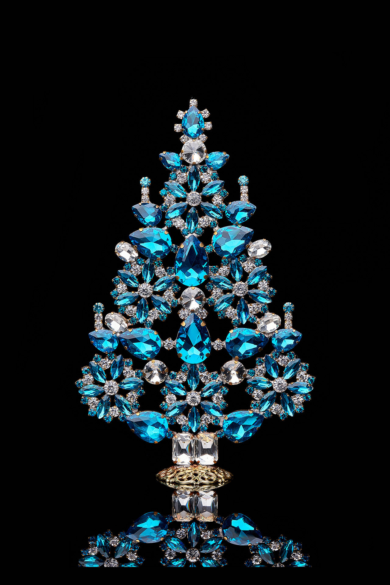 Handcrafted Christmas tree - Aqua crystals