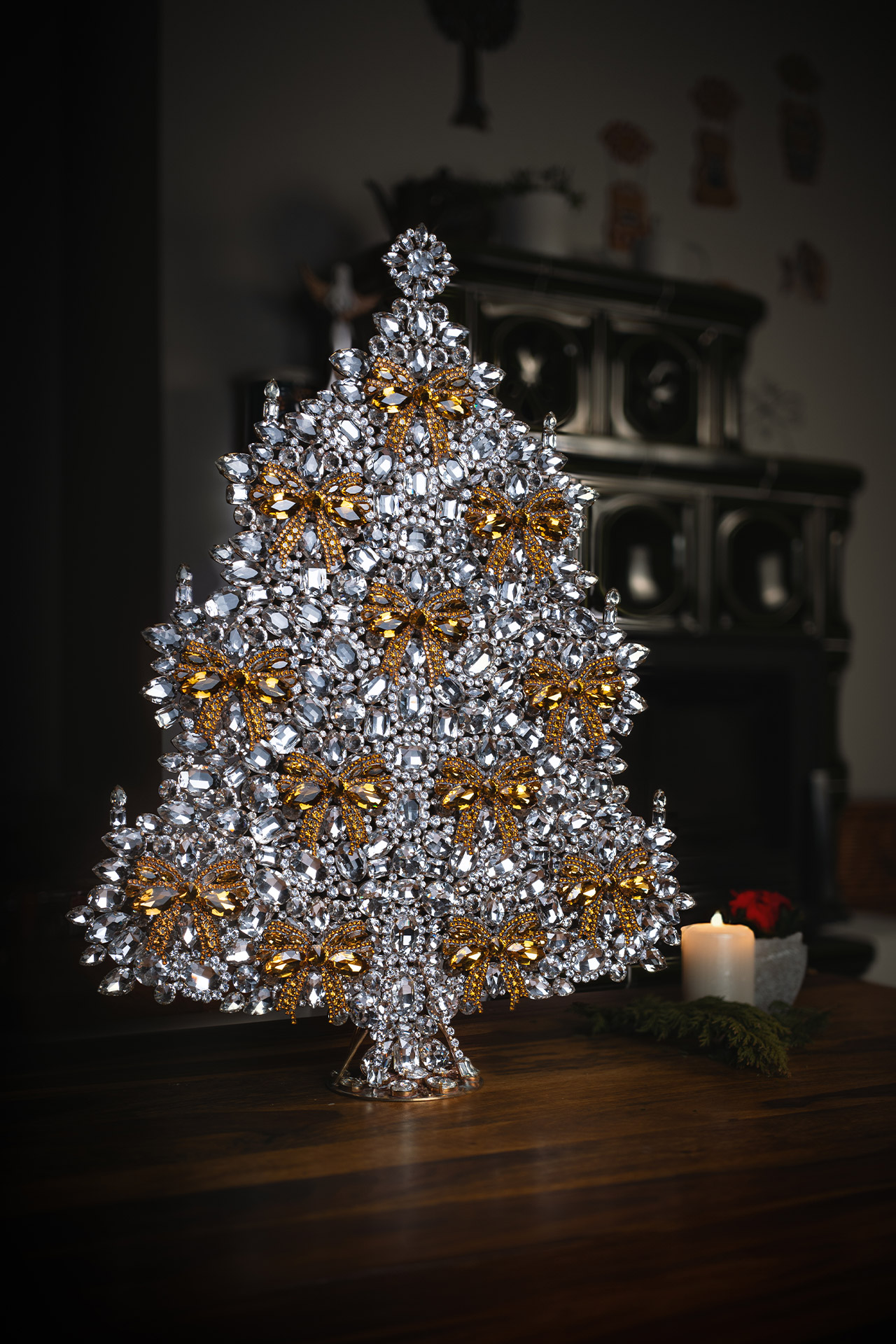 Christmas tree from clear rhinestones, adorned in stunning gold bows