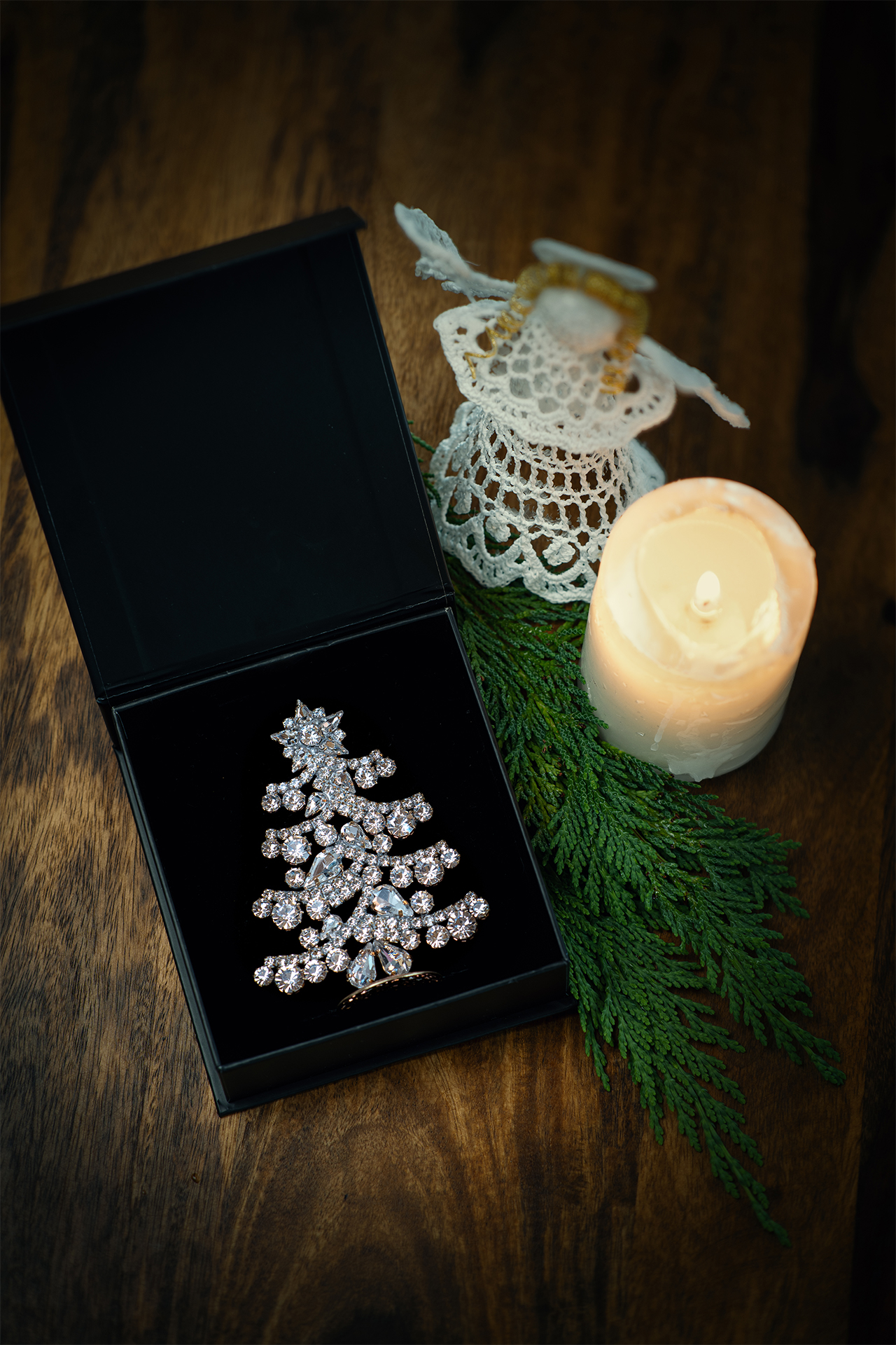 Sparkling crystal Christmas tree in rose and clear crystal