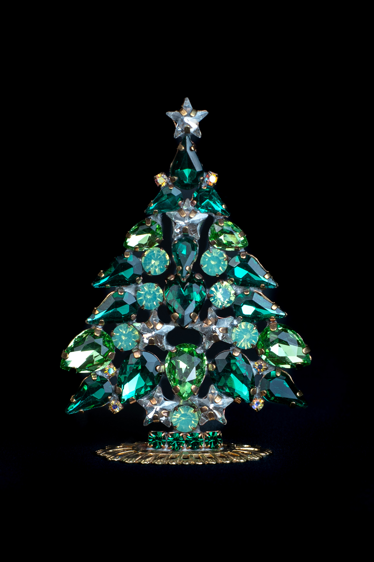 Magic crystal Christmas tree made of green rhinestones