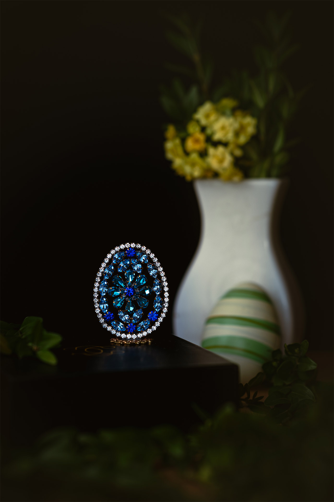 Floral Design Easter Egg in Blue coloured rhinestones