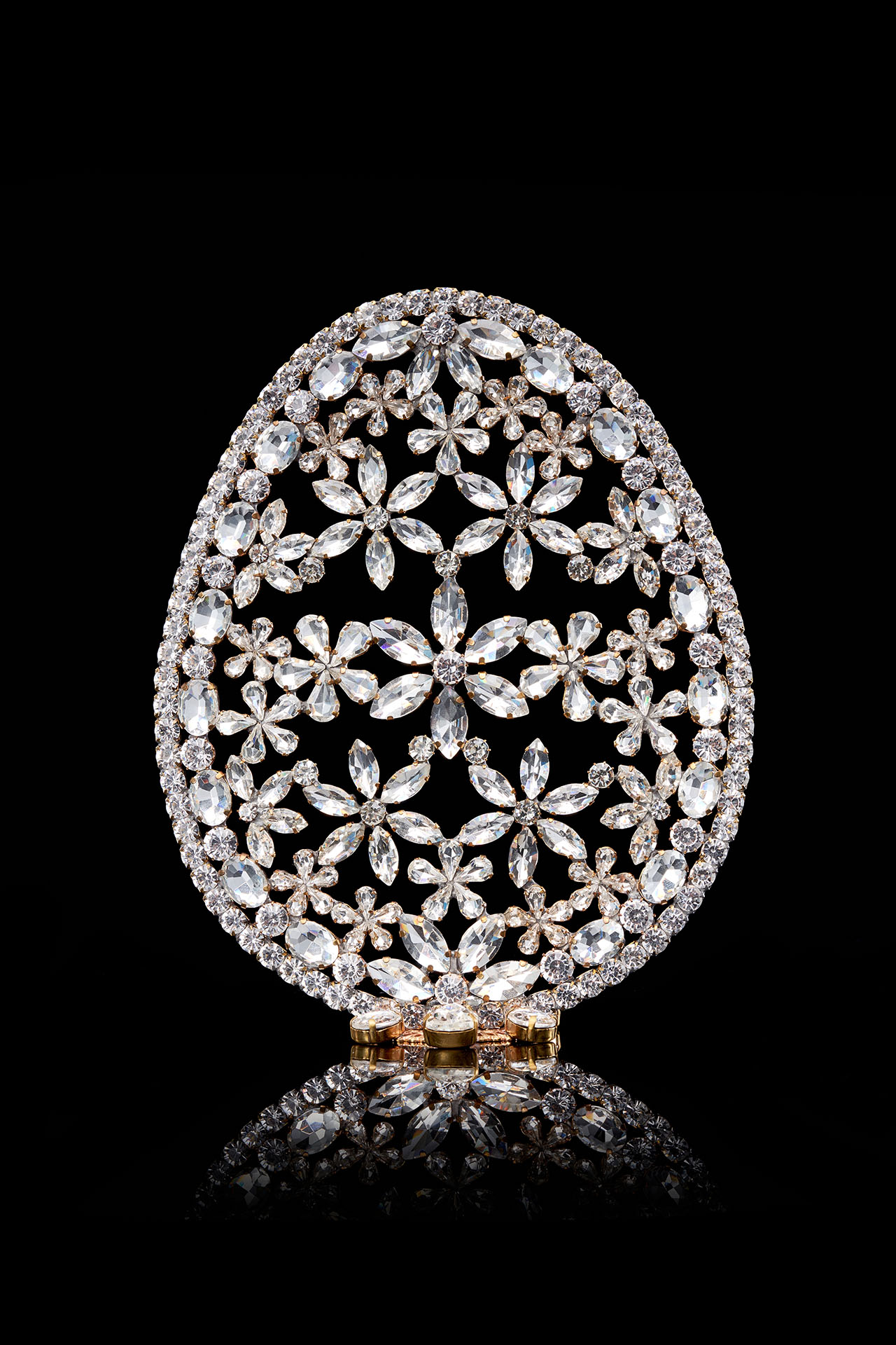 Vintage Easter Egg Ornament in Clear coloured Crystal
