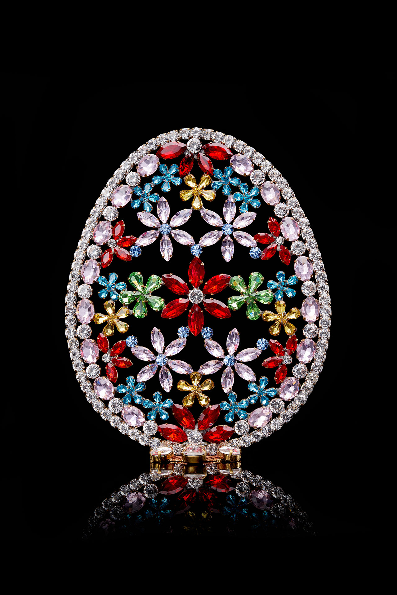 Vintage Easter Egg Ornament in Assorted coloured Crystal