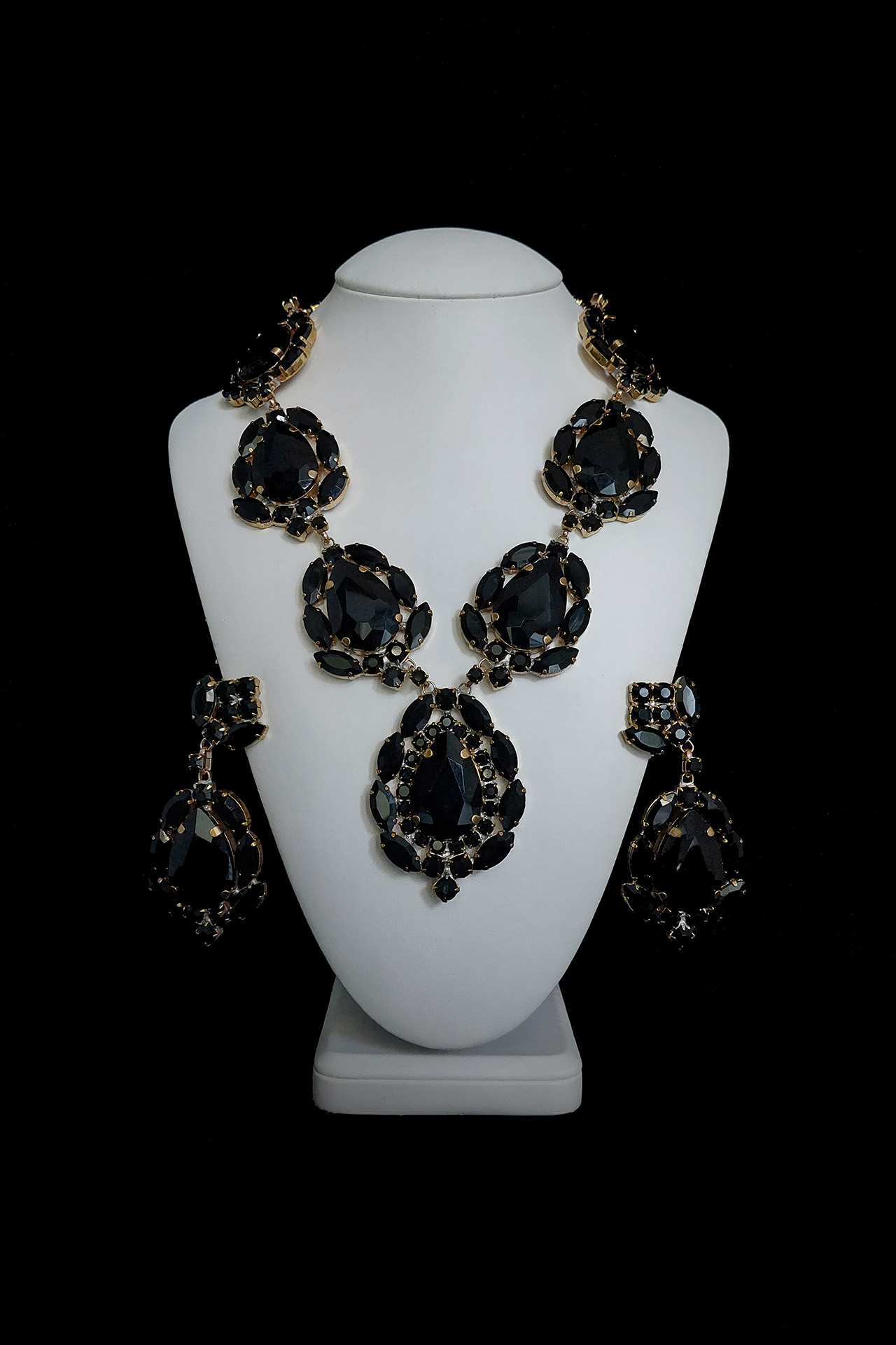 Handmade black necklace and earrings set Sonatine