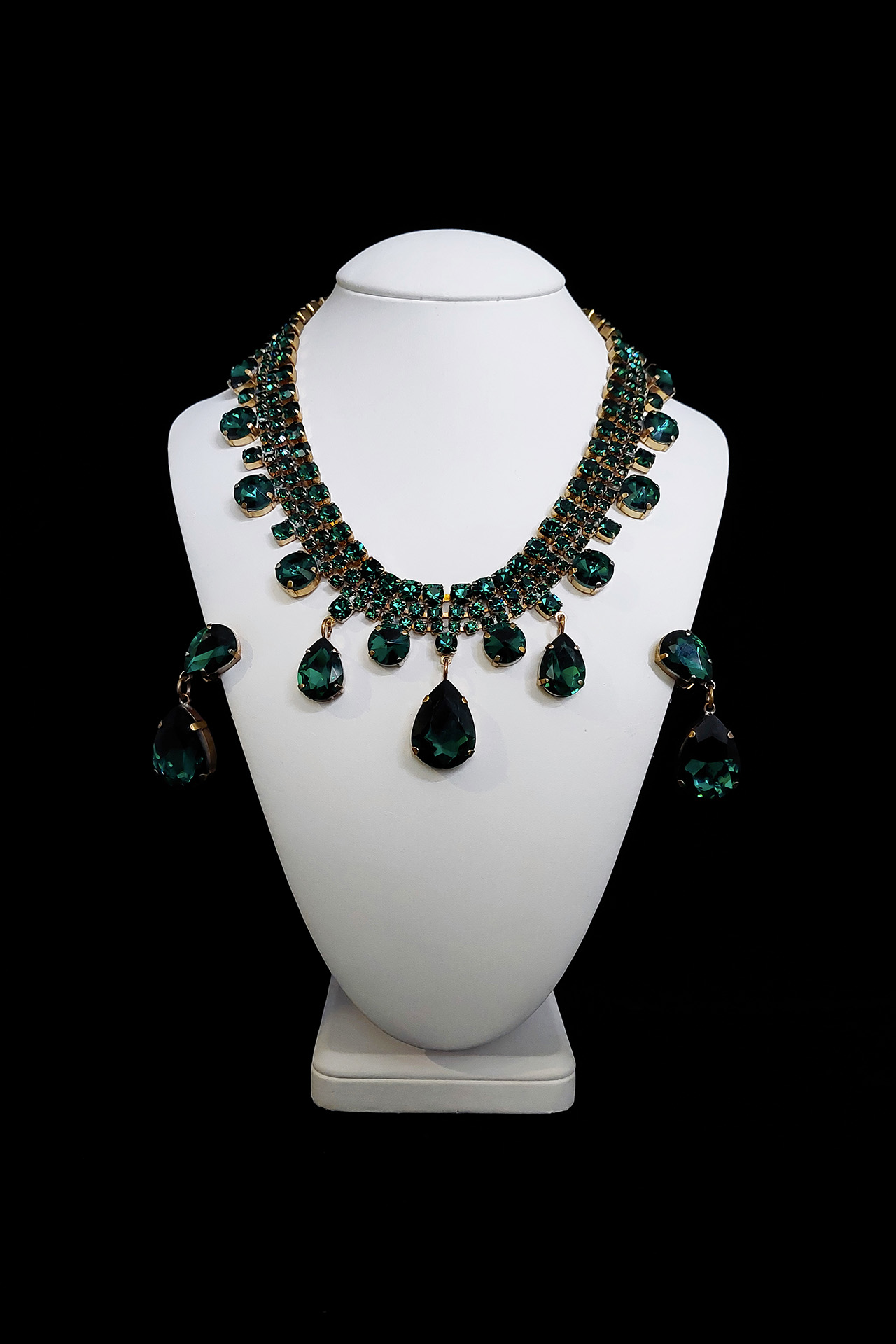 Necklace and earrings Raindrops from green emerald rhinestones