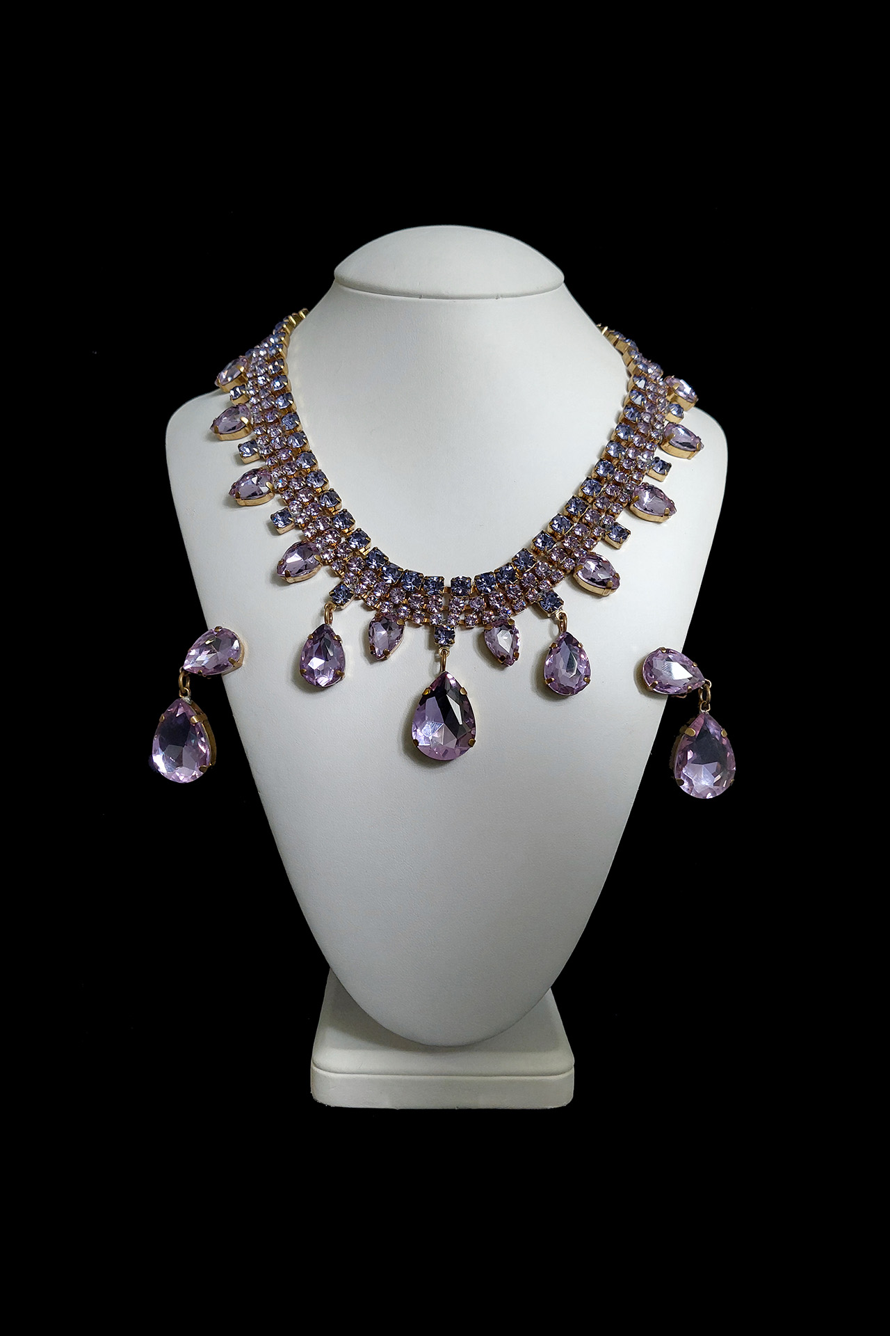 Necklace and earrings Raindrops from violet rhinestones