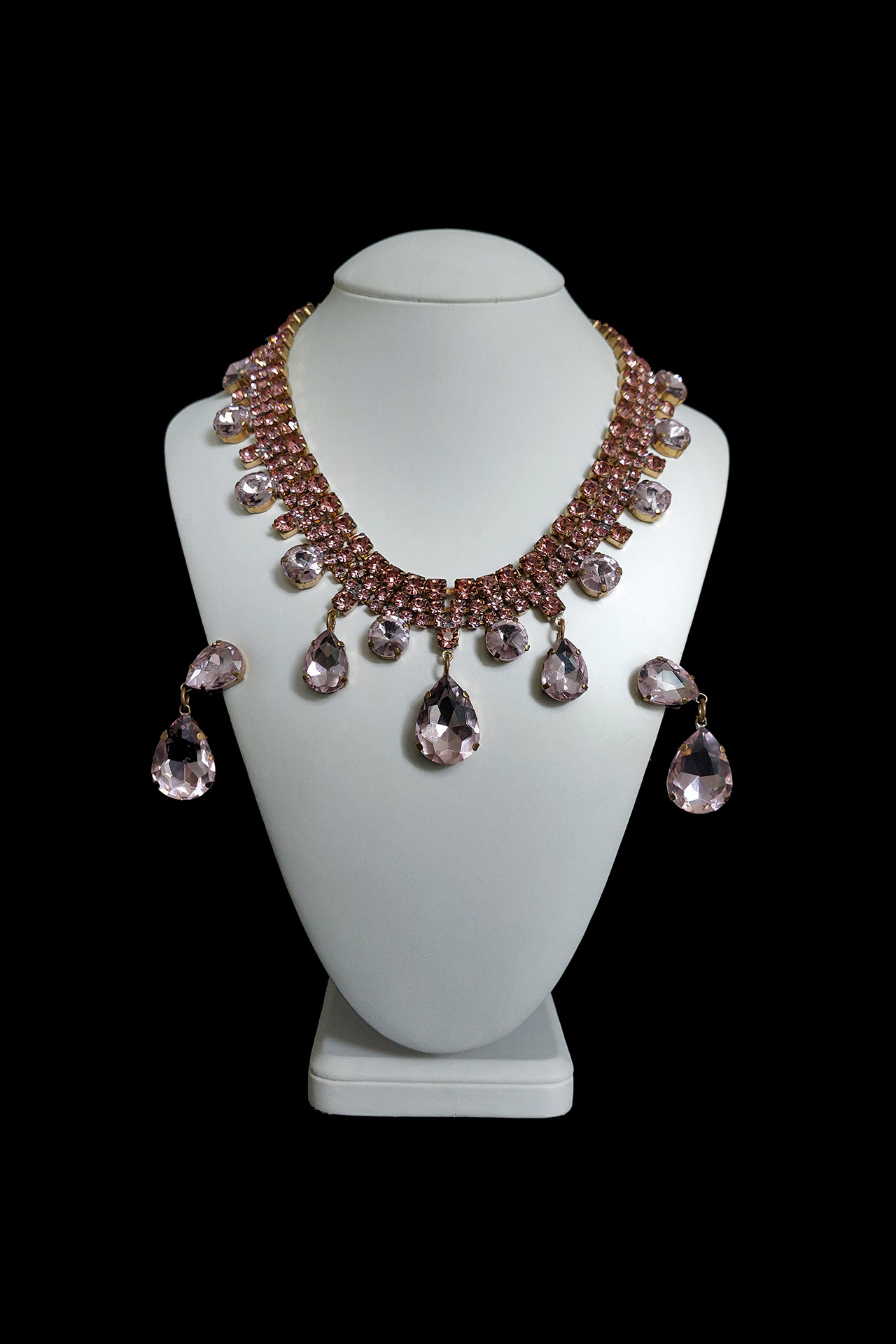 Handmade necklace and earrings Raindrops from pink rhinestones