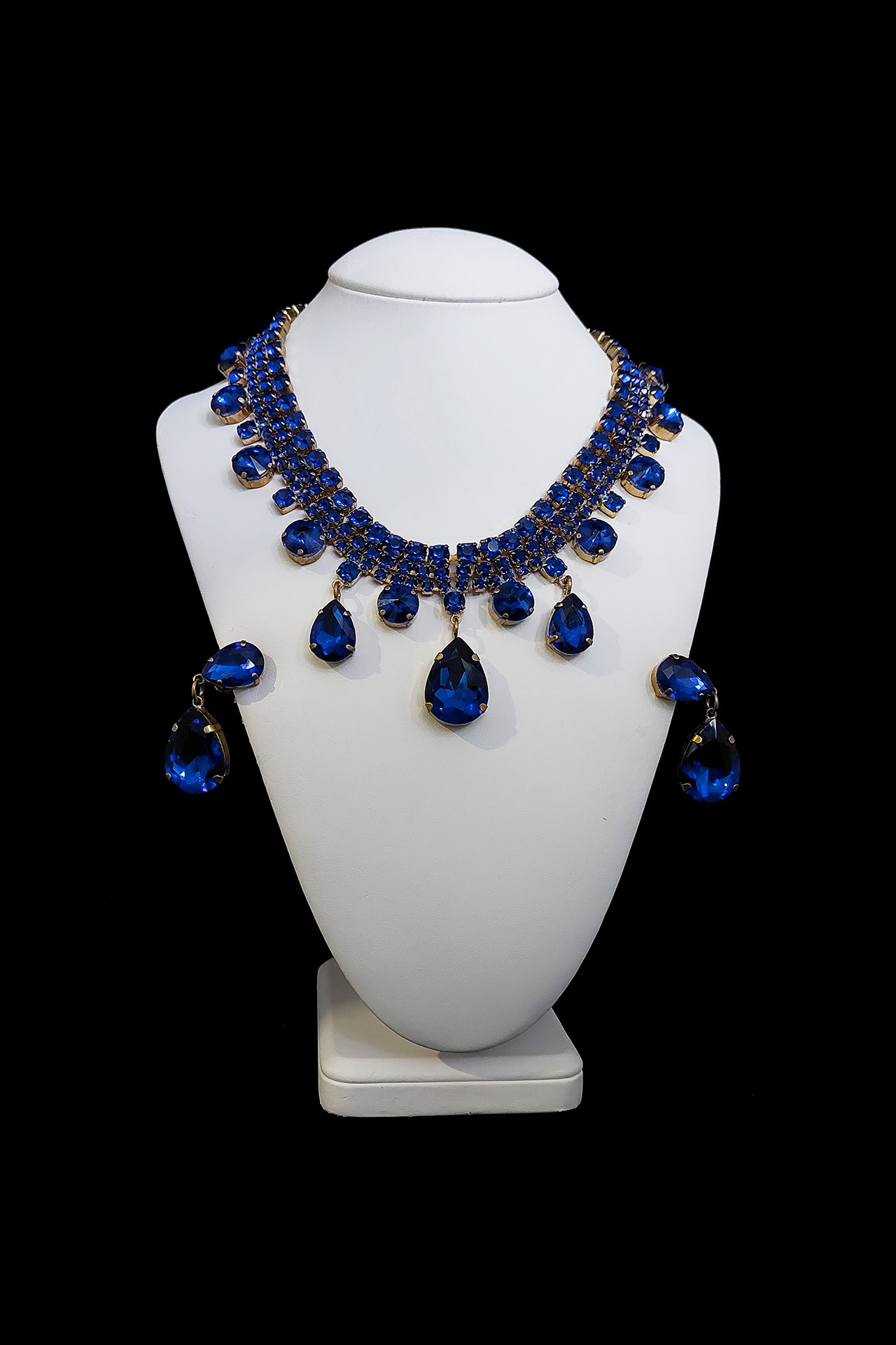 Handmade necklace and earrings Raindrops from blue rhinestones