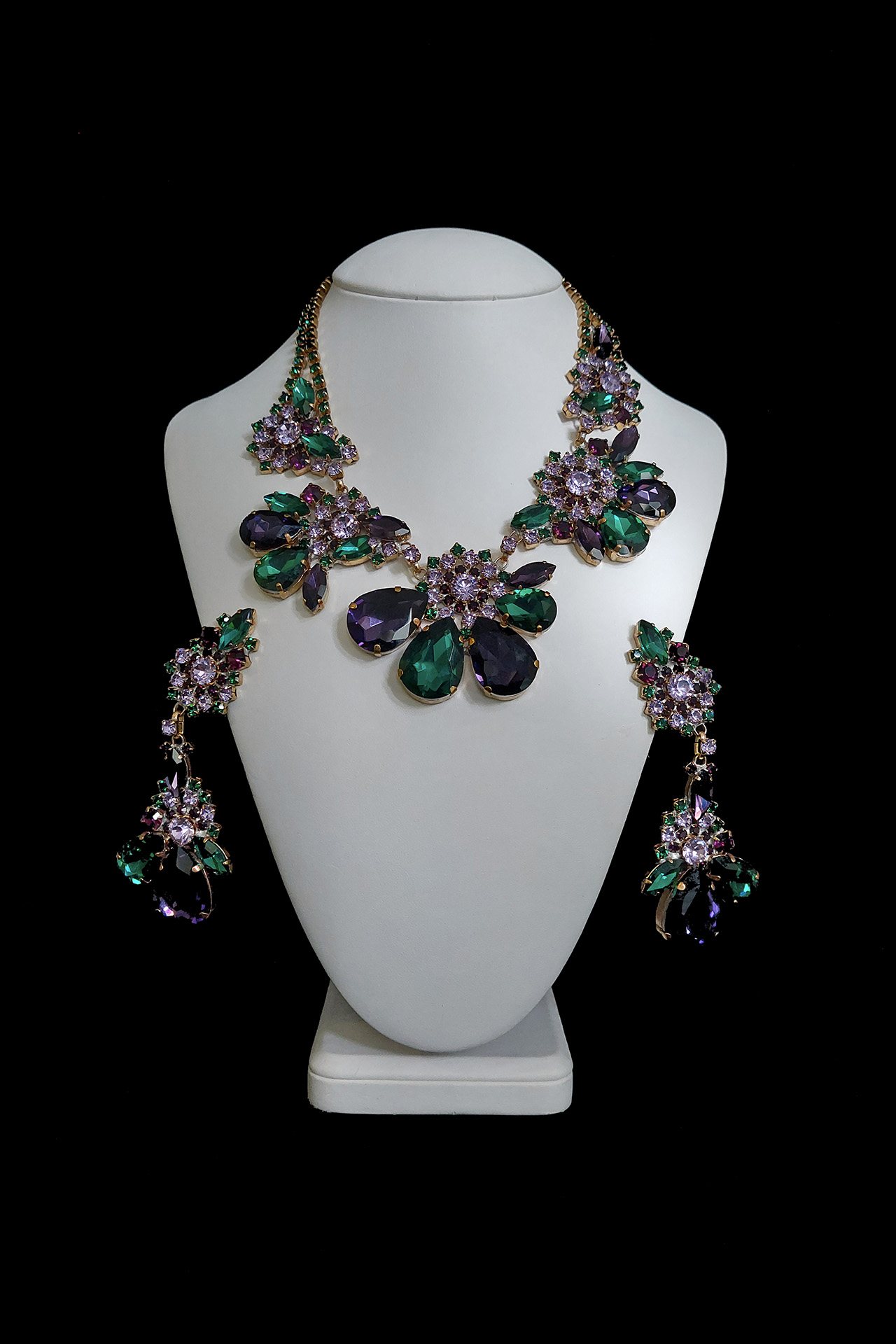 Flower necklace and earrings set Parisienne from purple crystals