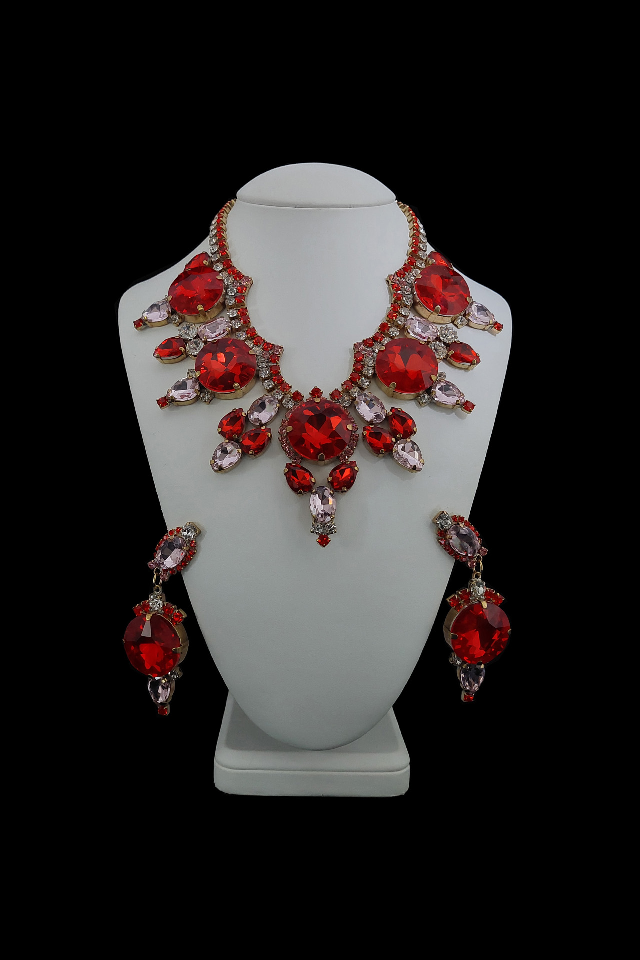 Red vintage  jewerly set Taj Mahal from rhinestones