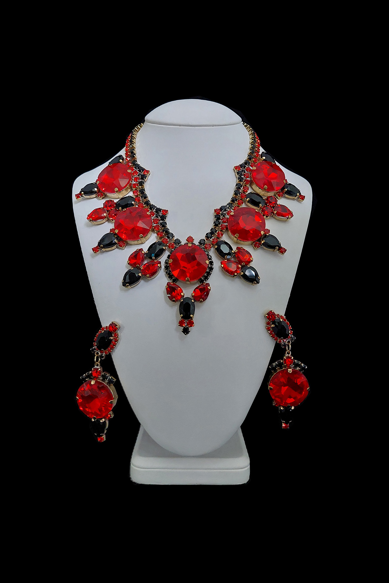 Red handmade jewerly set Taj Mahal from rhinestones